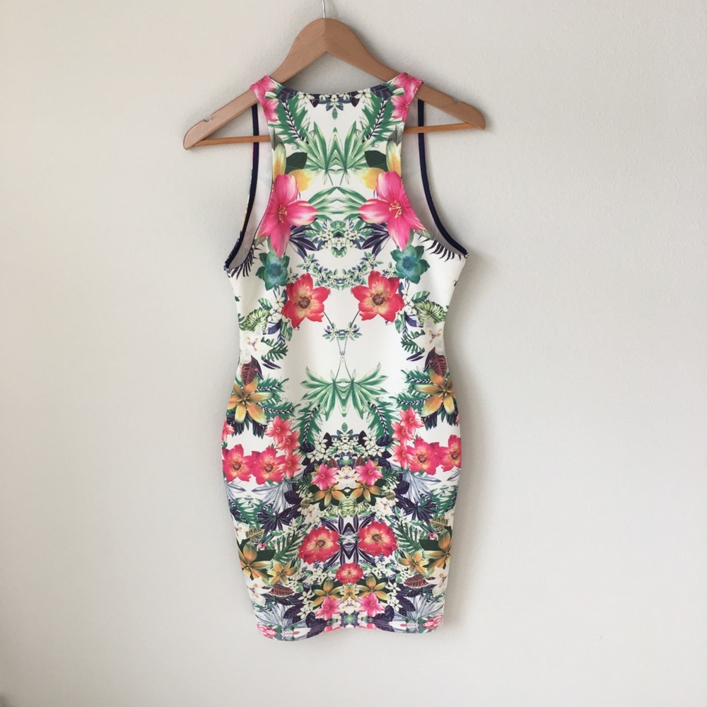 Dress - Picture 4 of 5